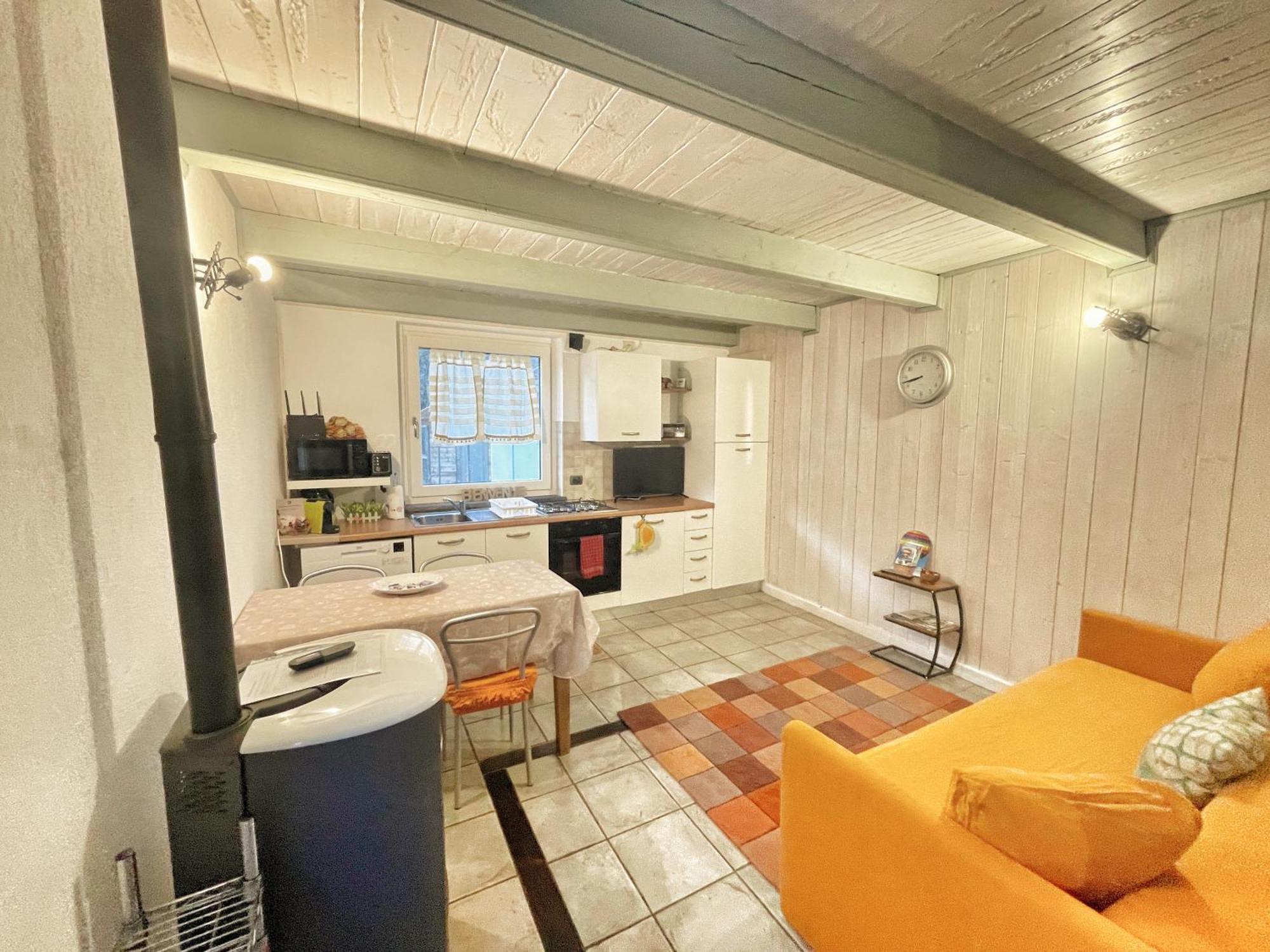 La Casina Di Oscar Ad Ao V Combe Vda Quart 0014 E 00I6 Lejlighed Eksteriør billede